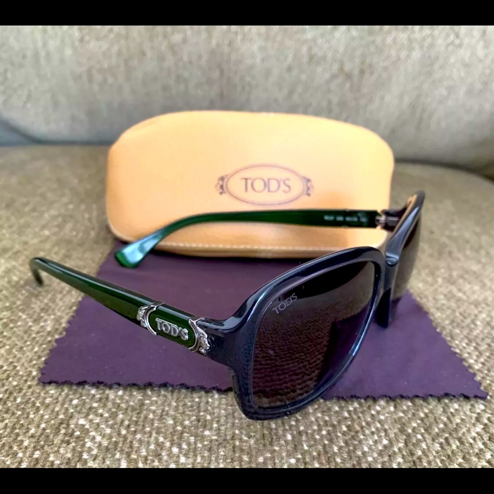 TOD’S TO 27 20B Women Square Green Arms Black Lens Sunglasses Silver Logo Case